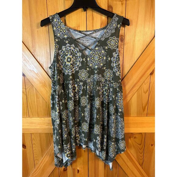 Torrid Super Soft Knits Womens Green Floral Shark Bite Hem Blouse Size 0=L (5028 - Picture 1 of 5
